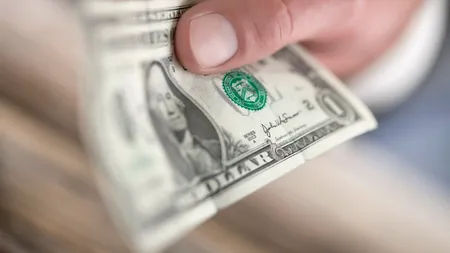 Operațiune DIICOT în București și Giurgiu. Rețea care a introdus 400.000 de dolari falși în bancomate, destructurată. Cum acționau infractorii