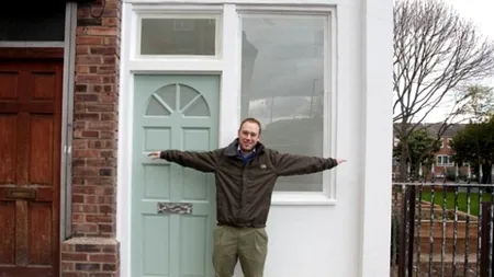 O casă extrem de îngustă, scoasă la vânzare pentru aproape 250.000 de euro în Marea Britanie