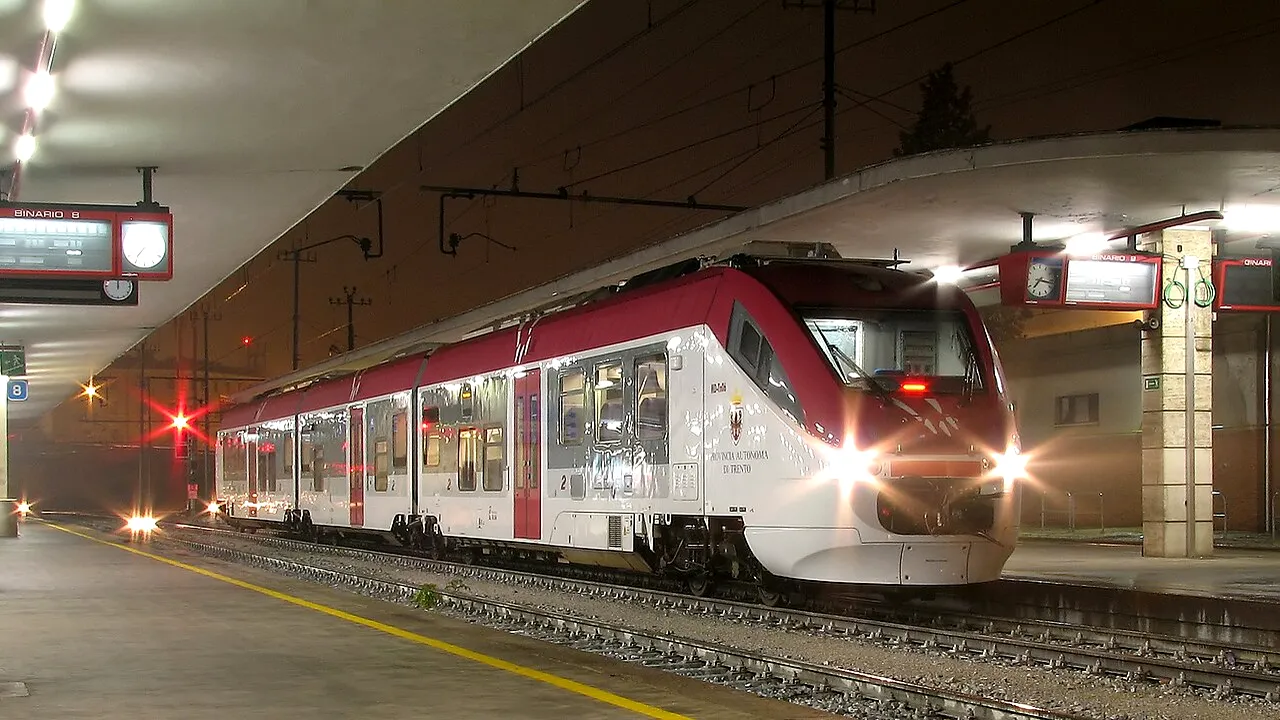 5 APRILIE, calendarul zilei. Primul tren fără conductor, folosit la metroul din Londra