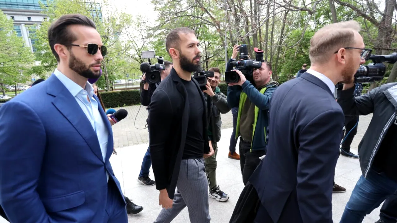 Frații Andrew și Tristan Tate, trimiși în JUDECATĂ. Mai multe terenuri, mașini și ceasuri de lux, lingouri de aur, confiscate de procurorii DIICOT