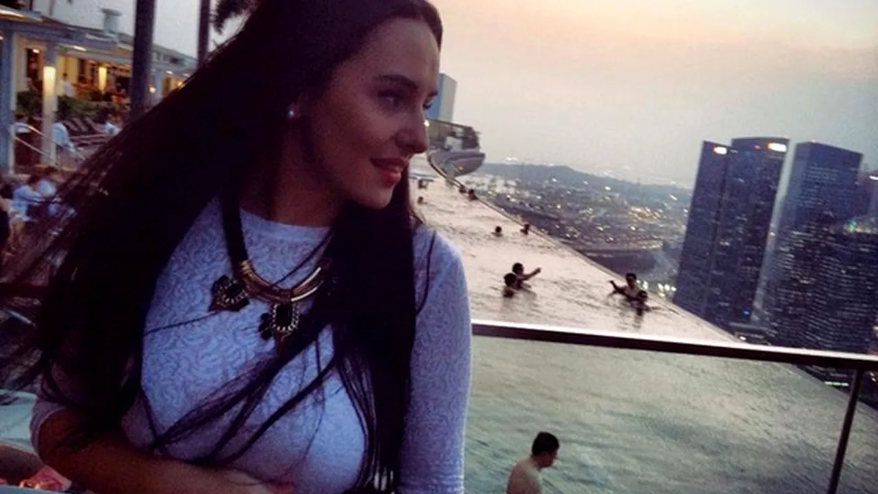 Povestea tinerei de 27 de ani care a devenit stewardesă în Dubai: Muncesc pentru ca într-o zi să pot să trăiesc fericită și pe o bucată de pământ românesc