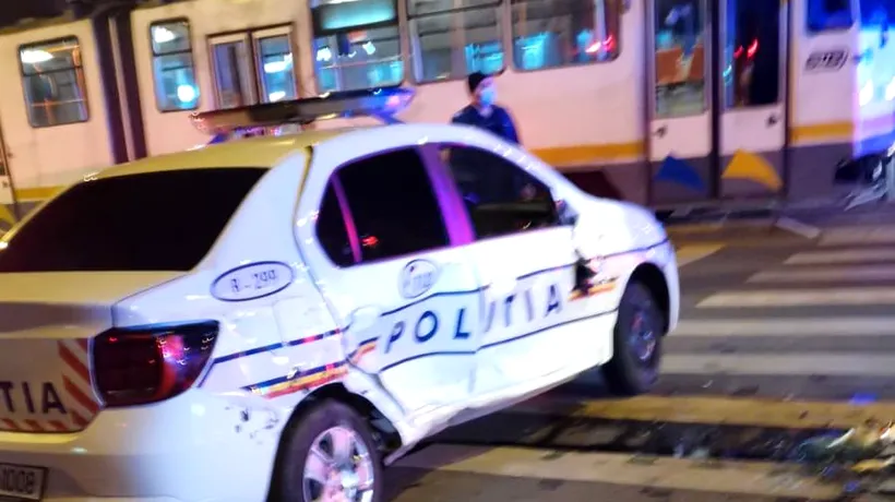 Autospecială de Poliție, lovită de o mașină într-o intersecție din Sectorul 3. Un jandarm a fost rănit
