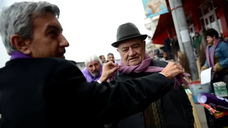 ALEGERI PARLAMENTARE 2012. Târgu Jiu: Busculadă la secția de votare unde a votat Dan Diaconescu, jurnaliștii fiind evacuați