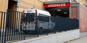 O octogenară din FRANȚA a murit după ce a așteptat 44 de ore pe holurile unui spital pentru a primi îngrijiri medicale. Fiica femeii a dat spitalul în judecată