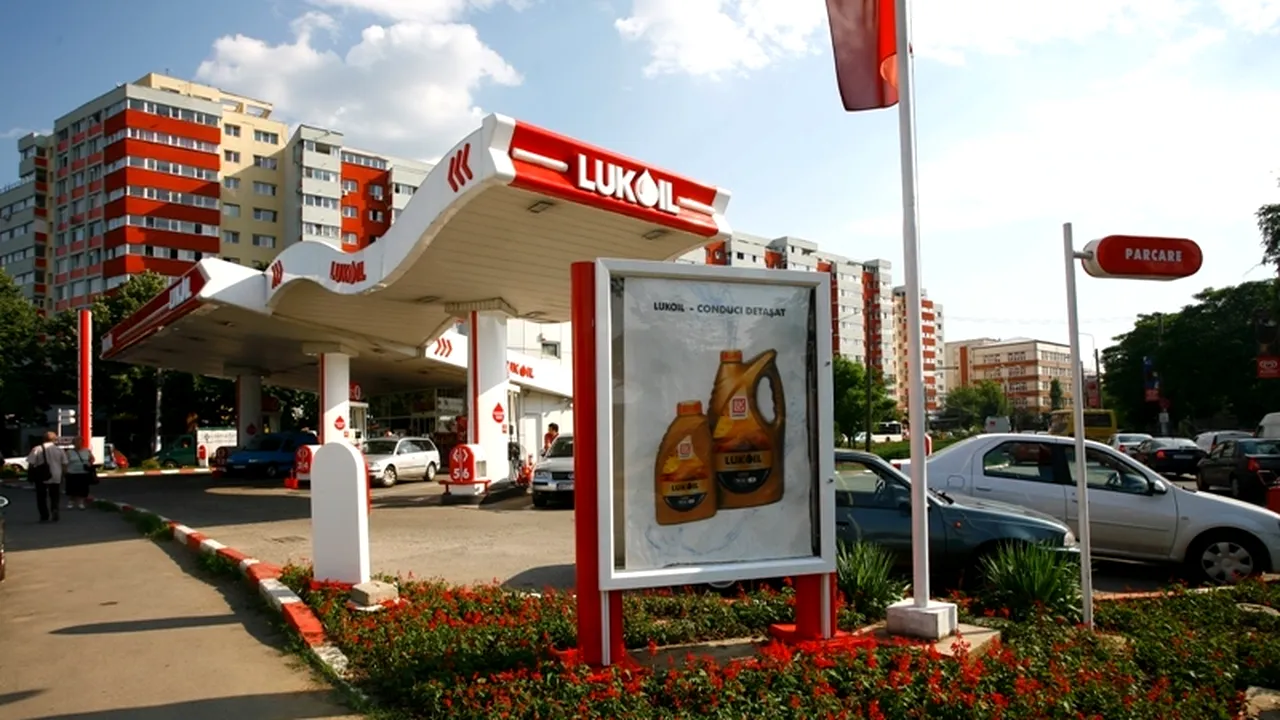 Lukoil ar putea construi parcuri fotovoltaice pe terenuri ale rafinăriei din Ploiești