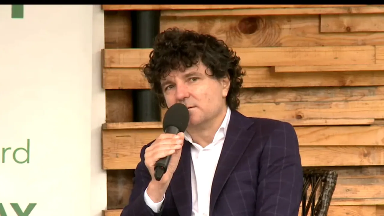 Cum a reacționat Nicușor Dan la întrebarea: „Faceți duș cu apă rece sau caldă după efort?”