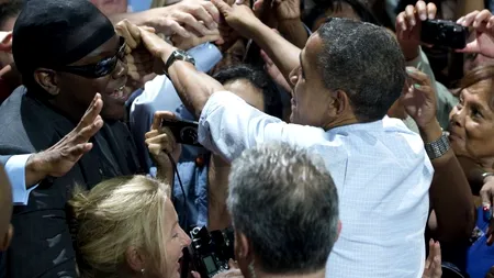 Barack Obama, șase procente peste Mitt Romney în ultimele sondaje