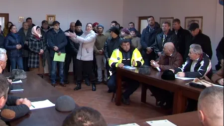 Revoltă într-un sat împotriva romilor. Un viol înfiorător pentru care doi frați sunt acuzați i-a scandalizat pe localnici