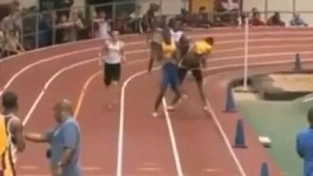 VIDEO. Doi atleți din SUA s-au luat la bătaie în mijlocul cursei