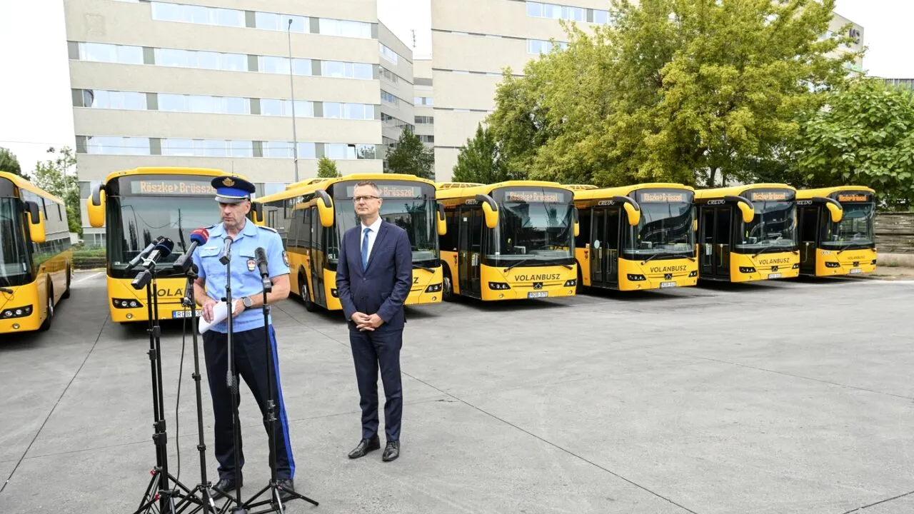 Ungaria AMENINȚĂ că va trimite autocare pline cu migranți la Bruxelles. Reacția Comisiei Europene