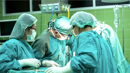 O femeie s-a ales cu dosar penal după ce a spus într-un live pe Facebook că spitalul modular ATI de la Piatra Neamţ este gol