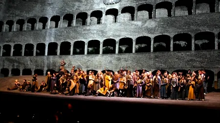 Blestemul lui Macbeth lovește din nou. Un actor, accidentat de Kenneth Branagh, într-o scenă de luptă