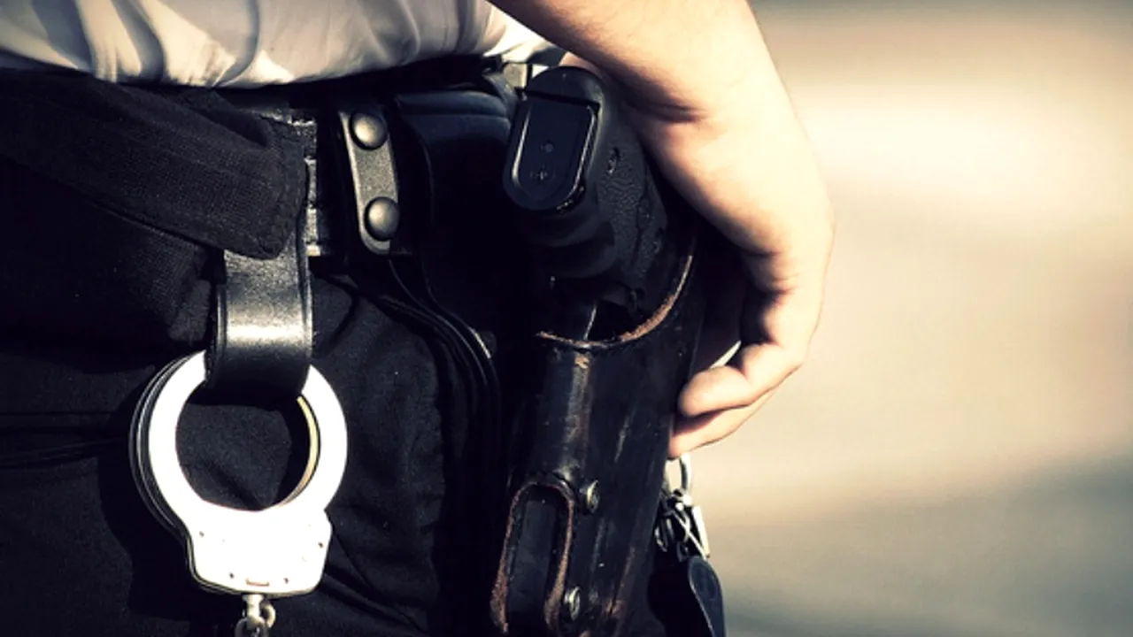 Bărbat infirm, împușcat mortal de un polițist pe care l-ar fi amenințat cu un pix