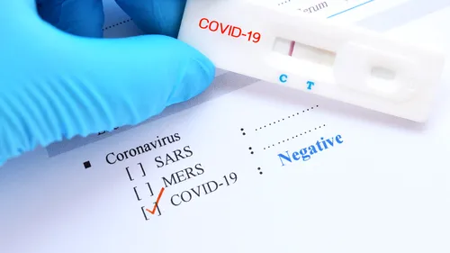 „Afacere” de pandemie: Cum au fost prinși doi bărbați care vindeau rezultate negative la testul COVID-19 / Cât costa o adeverință falsă