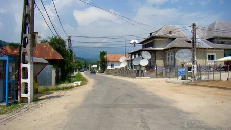 Românii au refuzat să muncească pentru salariul minim la această fabrică de textile deschisă în Bărbătești-Vâlcea. La scurt timp, patronul a primit un telefon din partea Ambasadei Republicii Bangladesh