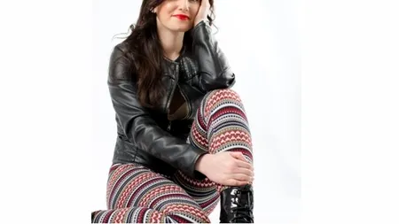 Agresiune violentă la Iași. O cântăreață a fost lăsată inconștientă pe stradă de un hoț