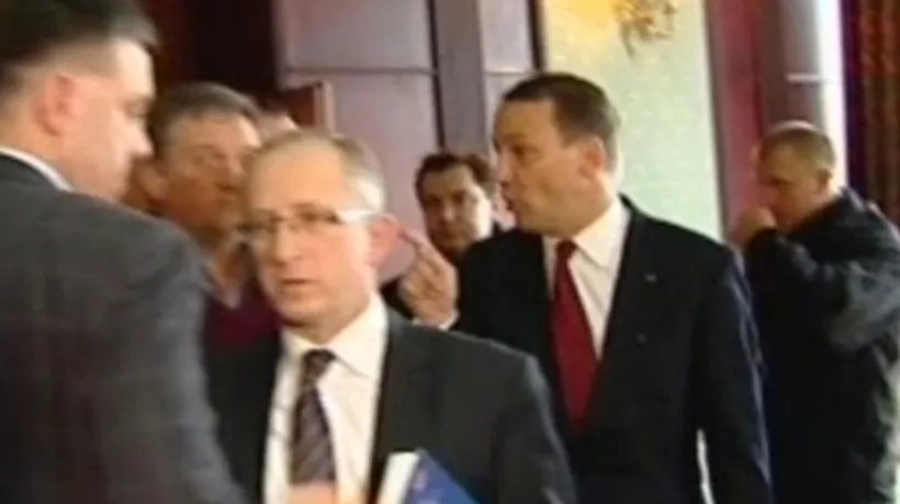 Cum a convins ministrul polonez de Externe opoziția să semneze acordul cu Ianukovici: Veți fi cu toții morți!. VIDEO