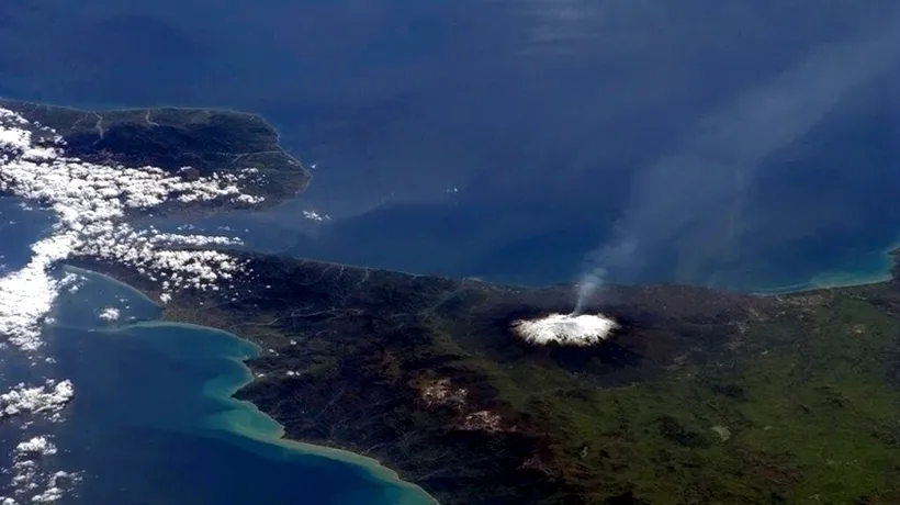Vulcanul Etna a început să arunce lavă și cenușă 