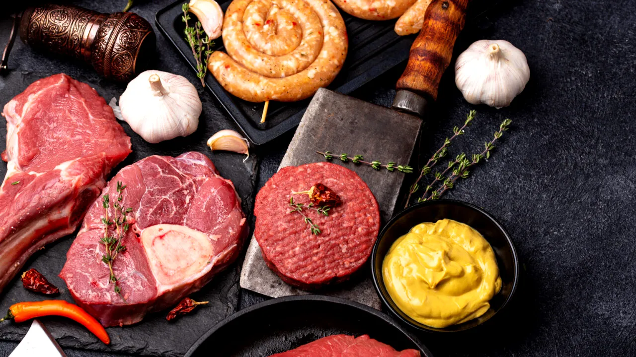 La ce temperatură se gătește CARNEA, de fapt. Riști să iei E.coli, dacă nu respecți regula