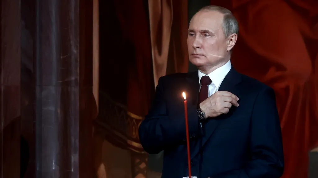 Vladimir Putin, la slujba de Înviere după ce a refuzat un armistițiu cu Ucraina: „Această mare sărbătoare îi unește pe creștinii ortodocși, pe toți cetățenii Rusiei care celebrează renașterea lui Hristos”