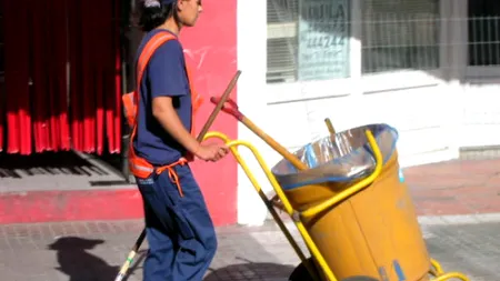 Proiect controversat. Un oraș din Germania le oferă bere dependenților de alcool, în schimbul curățării străzilor