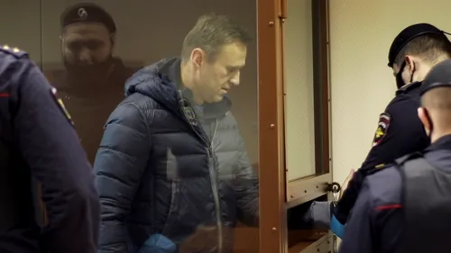 Navalnîi ar fi ajuns într-o colonie penitenciară. Martorii raportează cruzimea și bătăile: „Noii veniți sunt bătuți pentru a se observa dacă rezistă presiunii sau dacă cedează imediat”