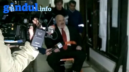 CĂTĂLIN VOICU, scos în scaunul cu rotile din sala de judecată - VIDEO. Apariție surpriză în sala unde se judecă ultimul termen în dosarul de corupție al fostului senator PSD