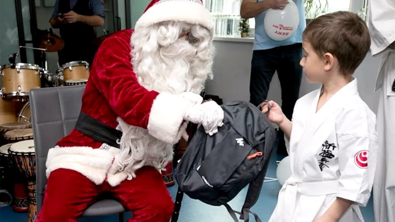 Am aflat tariful! Cu câți lei pe oră se închiriază un Moș Crăciun în București, pentru petrecerea de acasă. Cel cu barbă autentică e cel mai scump