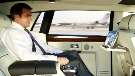 Portretul proprietarului român de Rolls-Royce. Scoate 500.000 de euro din buzunar și vrea statuetă iluminată pe capotă