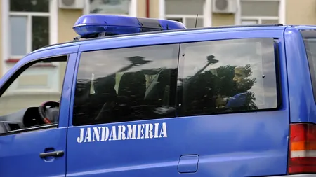 Un polițist și un jandarm, cercetați după ce ar fi bătut și abandonat un bărbat, care apoi a murit