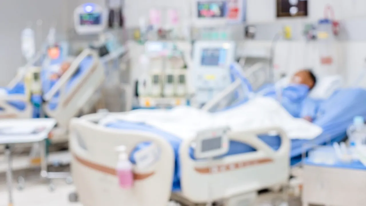 Un tânăr de doar 25 de ani, printre decesele asociate COVID raportate luni