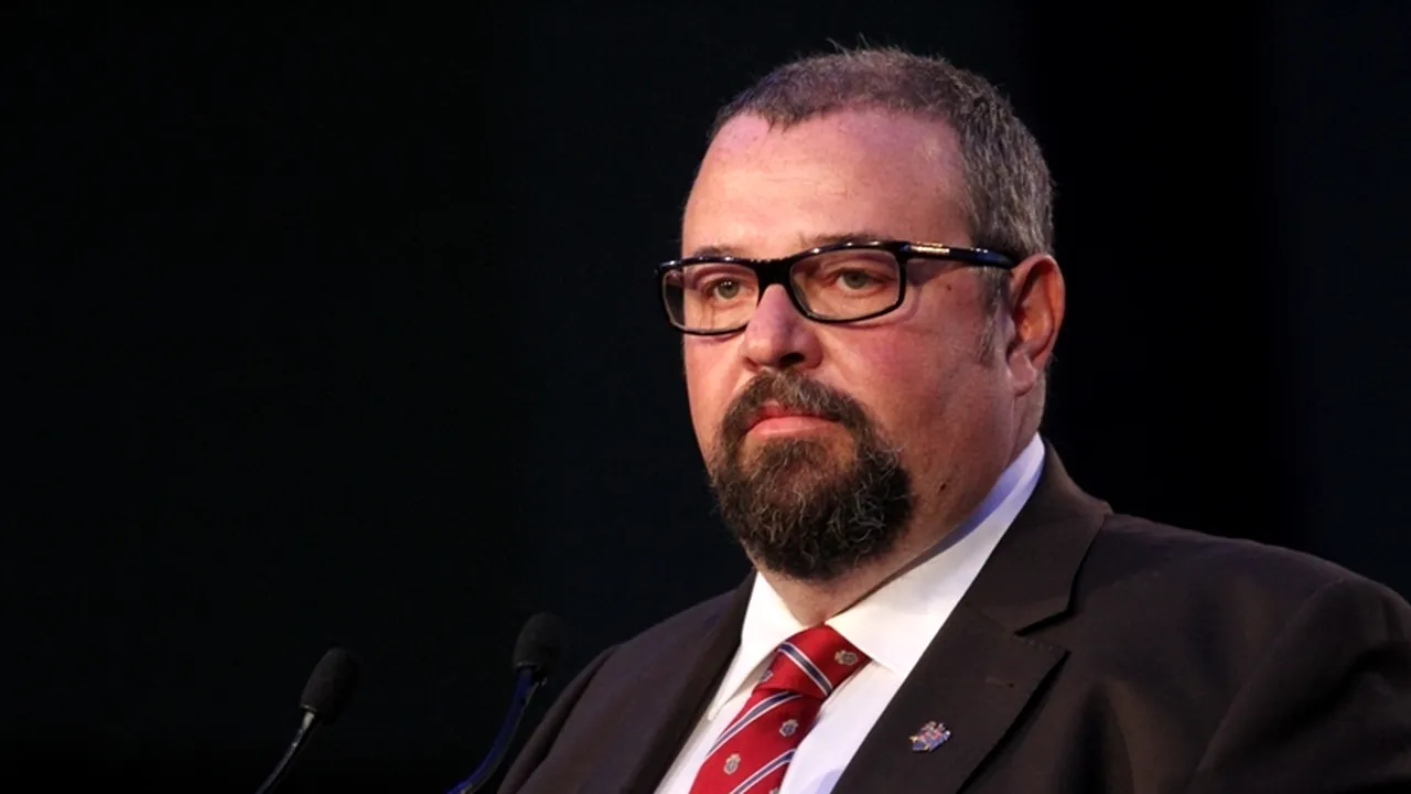 ALEGERI LOCALE 2012. Piedone a votat imediat după deschiderea urnelor