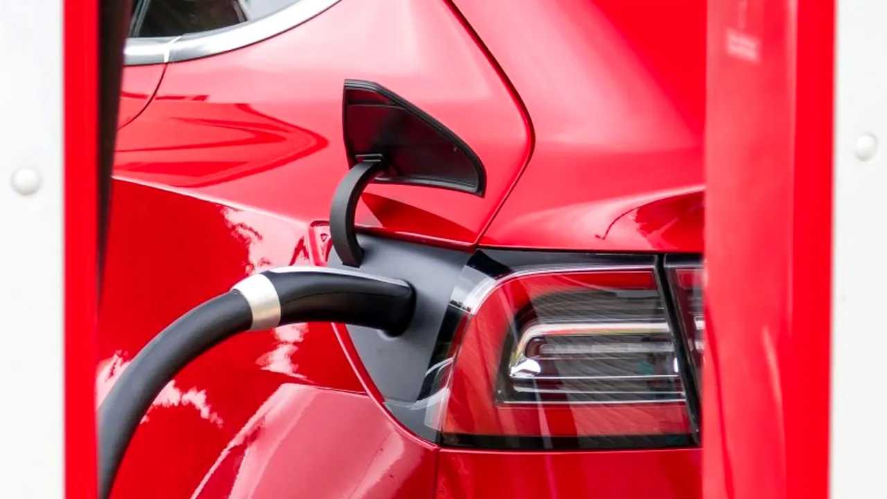 Mașinile alimentate cu motorină și benzină, pe cale de dispariție. Termenul stabilit de UE pentru interzicerea vânzărilor