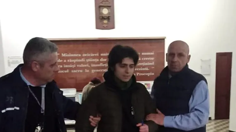 ALEGERI UNIVERSITARE | Studentul din Iași care candidează pentru funcția de rector acuză: Am fost bruscat la ordinul lui Toader. Nu e prima dată. El vrea tudorelism - FOTO / VIDEO