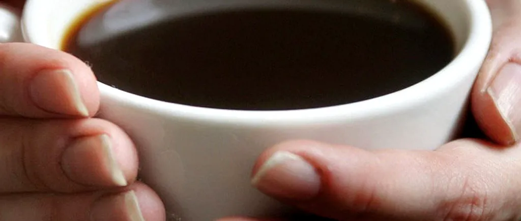 Ce RISCURI are consumul de cafea decofeinizată. Specialiștii trag un semnal de alarmă!