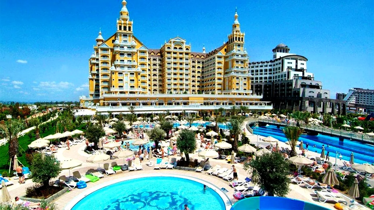Cum a fost PĂCĂLIT un turist din Iași. Ce a pățit după ce a plătit 1.800 de euro pentru 7 nopți la all-inclusive în Antalya