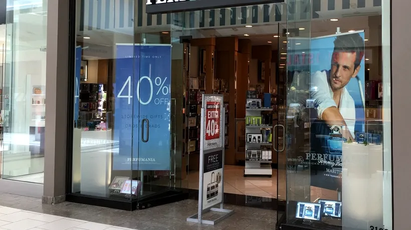 Criză în America: Apocalipsa retailerilor americani continuă cu un lanț de magazine care vinde parfumuri marca Trump