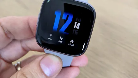 REVIEW Fitbit Versa 2. Este în continuare unul dintre cele mai bune ceasuri de fitness, dar persistă câteva probleme vechi