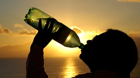 Cât costă o sticlă de apă la un hotel din Delta Dunării. Turiștii s-au uitat de două ori în portofel