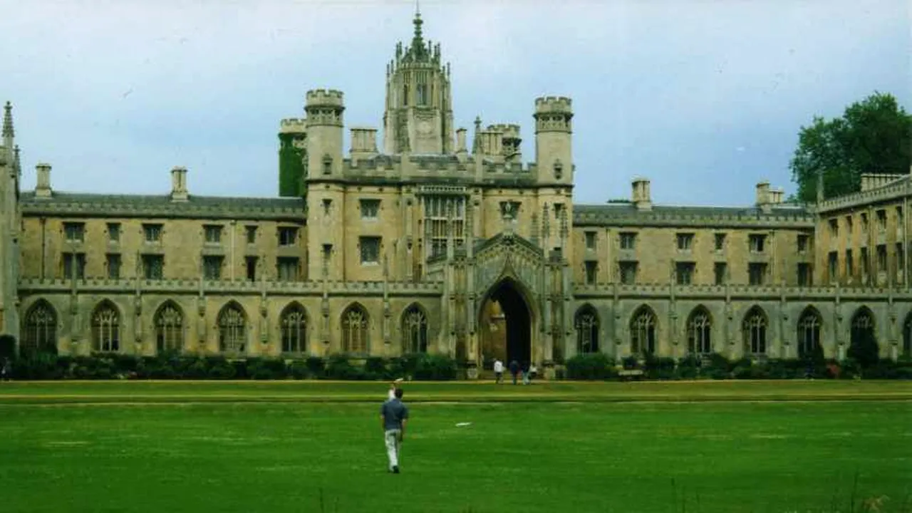 La ce tipuri de întrebări trebuie să răspundă cei care vor să studieze la Cambridge