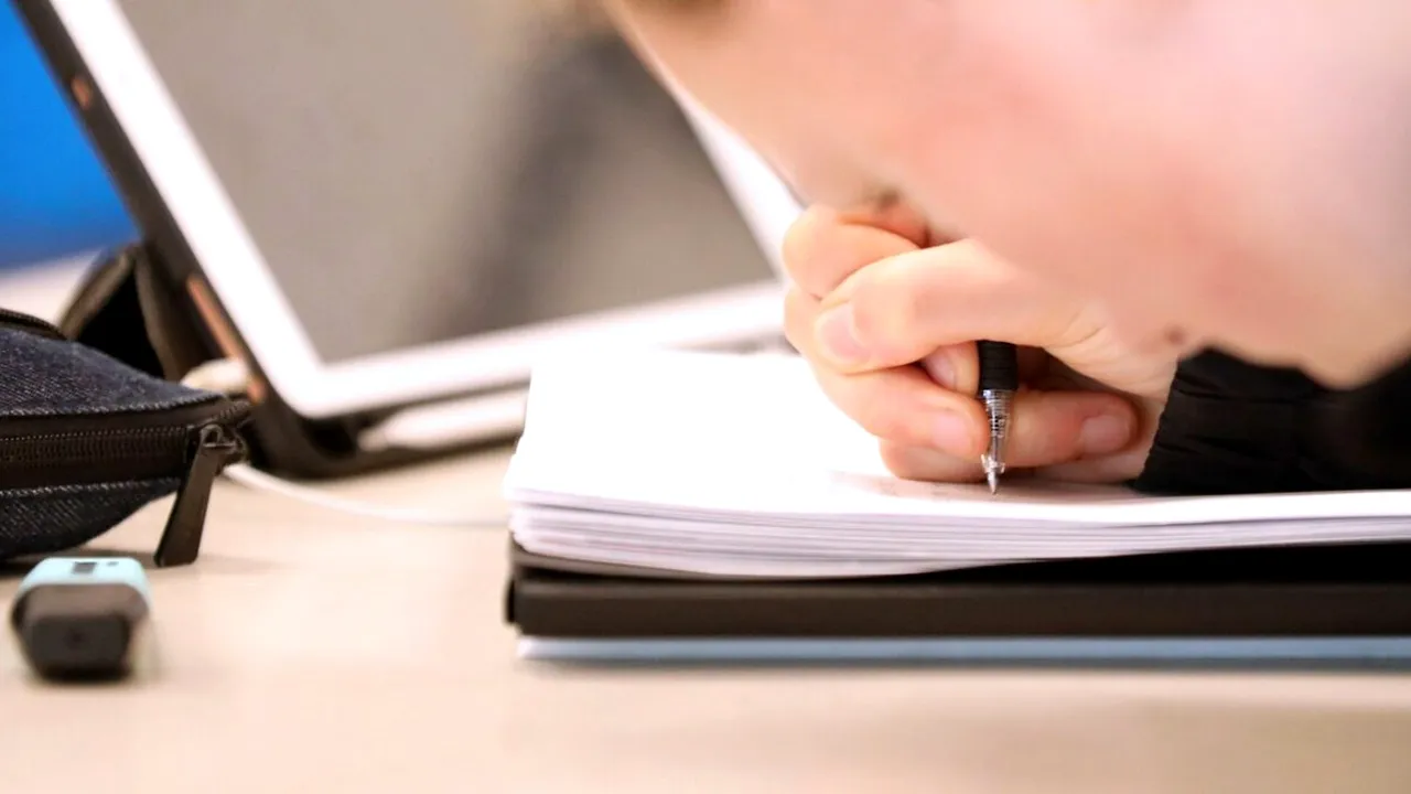 Rușii riscă ÎNCHISOAREA dacă dau un examen internațional de limba engleză gestionat de British Council. „Organizație indezirabilă”