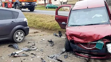Trei persoane, transportate în stare gravă la spital, în urma unui accident pe DN 14, în județul Sibiu