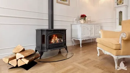 (P) Nu cheltui o căruță de bani pe o sobă second doar pentru design și alege noile sobe cu linii rustice din fabricație!