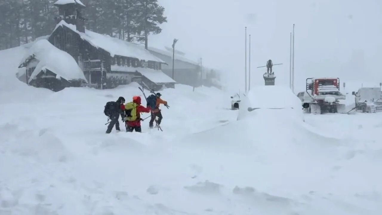 15 schiori au fost prinși într-o avalanșă devastatoare în California, iar 9 sunt încă dați dispăruți. Prognoza arată depuneri de zăpadă de 2,4 metri