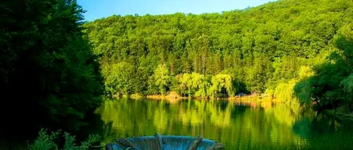 Atracție unică în România. Un lac de poveste din județul Bihor