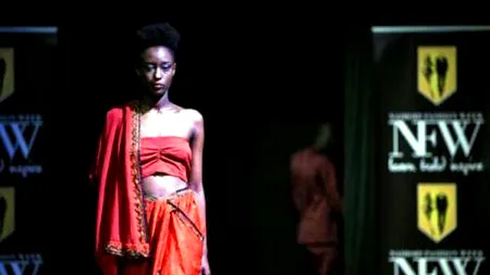 O școală kenyană le-a interzis mamelor să meargă la această instituție îmbrăcate cu rochii scurte 