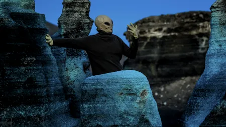 Locuitorii dintr-un sat din Peru trăiesc în teroare zi de zi. Spun că sunt atacați de „EXTRATEREȘTRI”, pe care îi numesc „jupuitori de fețe”