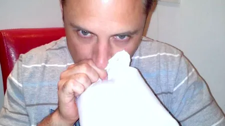 Un irlandez sughiță de 14 luni fără oprire. VIDEO