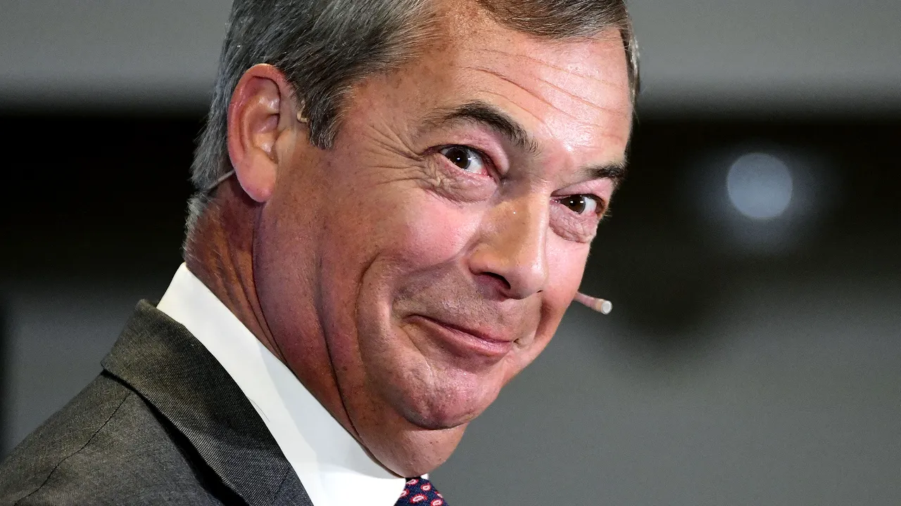 Nigel Farage atacă dur familia regală: Regina mamă,„băutoare de gin supraponderală