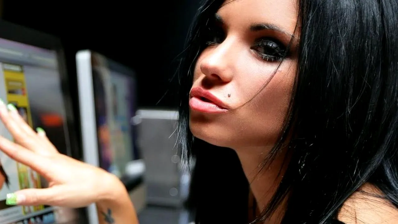 Cât câștigă un model la videochat în România, dacă lucrează opt ore pe zi, cinci zile pe săptămână